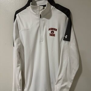 Men’s Under Armour long sleeve top with Auburn Tiger sign on it
